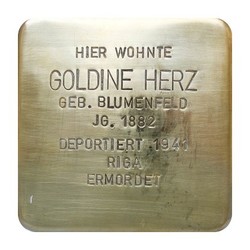 Stolperstein mit der Inschrift: Hier wohnte Goldine Herz, Geb. Blumenfeld, JG. 1882, Deportiert 1941, Riga, Ermrodet