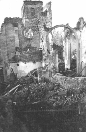 Die Ruine der Kirche St. Gereon nach mehrfachen Bombenangriffen im Jahr 1945