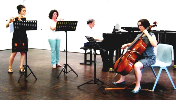 Diana Erdem, Barbara Wirtz-Böhm, Erich Theis und Zuzanna Ermlova (von links nach rechts) bereiten sich auf das Lehrerkonzert der Musikschule vor. Foto: Musikschule