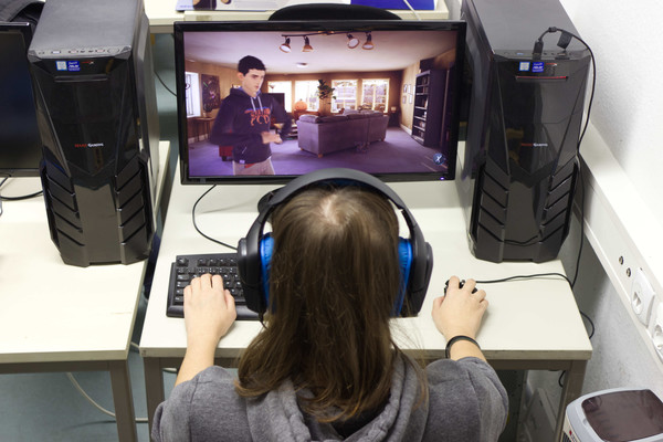 Beim Playstation-Turnier können Jugendliche gegeneinander antreten. Foto: fjmk