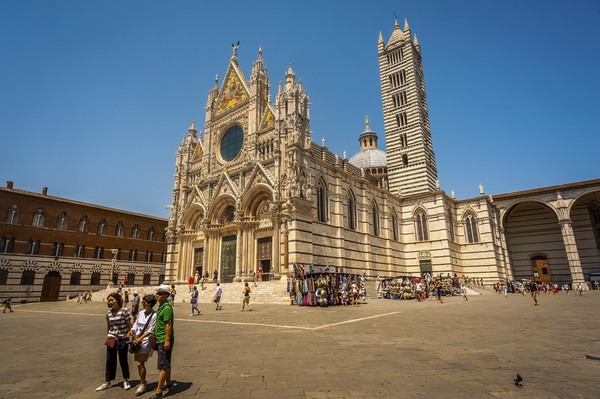 Imposante Bauwerke wie die Kathedrale von Siena und beeindruckende Landschaften machen die Toskana aus. Foto: Ralf Zöllner