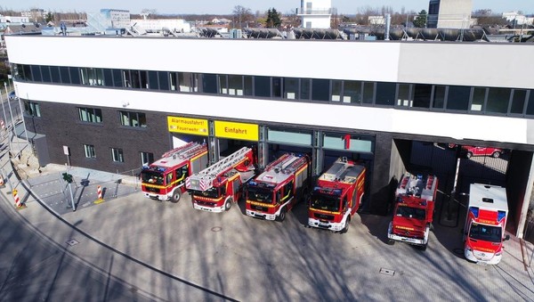 In der neuen Feuer- und Rettungswache bezieht die Feuerwehr nun die notwendigsten Bereiche, unter anderem die Fahrzeughalle. Foto: Feuerwehr Monheim am Rhein