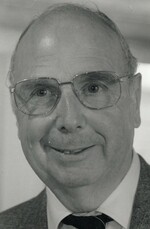 Schwarz-weiß Portraitfoto von Dr. Hans Kurt Peters