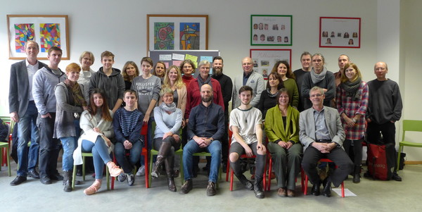 Schüler, Lehrer, Eltern, Sozialpädagogen und Kooperationspartner freuen sich über den Start von Mo.Ki IV. Foto: AWO