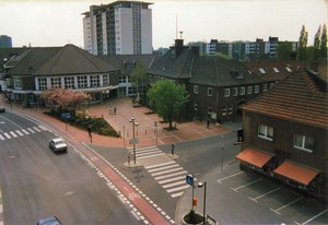 Foto des Rathauses aus dem Jahr 1988 aus Perspektive der Krischerstraße