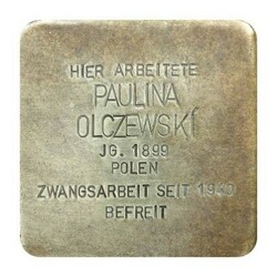 Stolperstein mit der Inschrift: Hier arbeitete Paulina Olczewskí, JG. 1899, Polen, Zwangsarbeit seit 1940, Befreit