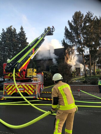 Mit vielen Rettungskräften konntedie Feuerwehr Das Schlimmste verhindern. Foto: Feuerwehr Monheim am Rhein