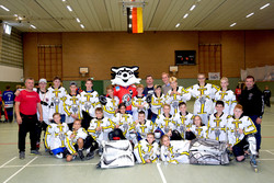 Die Spielerinnen und Spieler der Malbork Skunks mit ihren Trainern auf einem Gruppenfoto