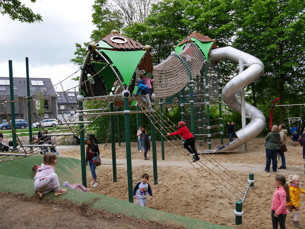 Der Spielplatz ist je nach Altersgruppe in verschiedene Bereiche unterteilt. Foto: Pia Mahr