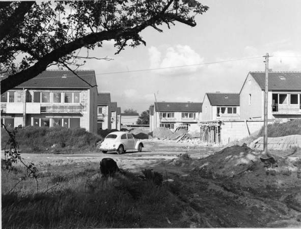 Im Mai 1962 dauerten die Arbeiten an einem weiteren Bauabschnitt des Musikanten-Viertels noch an. Die entstehenden Häuser gehören vermutlich zur Lisztstraße. Foto: Josef Greulich / Stadtarchiv