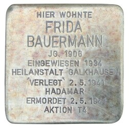 Stolperstein mit der Inschrift: Hier wohnte Frida Bauermann, JG. 1906, Eingewiesen 1934 Heilanstalt Galkhausen, "verlegt" 2.5.1941 Hadamar, Ermordet 2.5.1941 Aktion T4