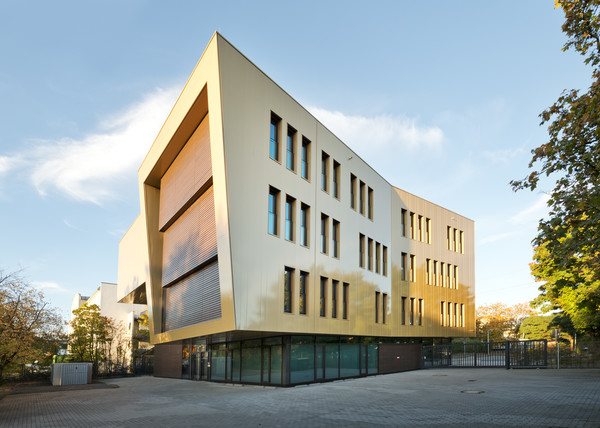 Monheims moderner Musikschulbau und die gut Ausstattung mit Lehrkräften bergen jede Menge Potenziale. Ziel ist es, die Musikschule nicht nur als Anbieterin von Unterricht, sondern vor allem auch als Mitgestalterin musikalischer Praxis in Monheim am Rhein künftig noch sehr viel weiter zu etablieren. Foto: Stadt Monheim am Rhein