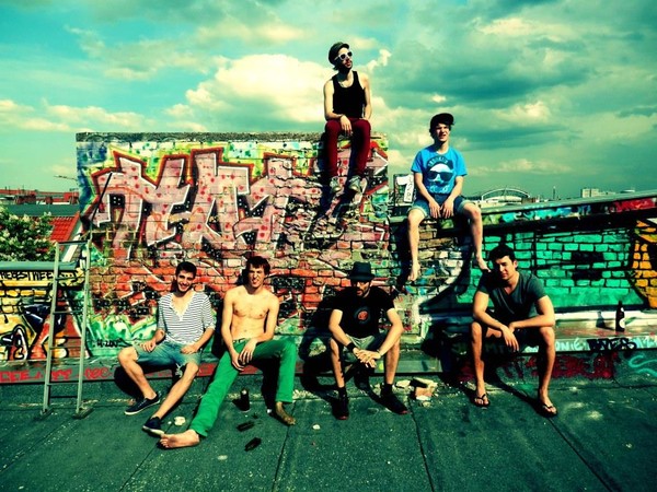 Die Bohemian Betyars spielen am Freitag eine Mischung aus Gypsy-Punk und Speedfolk. Foto: Bohemian_Betyars