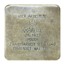 Stolperstein mit der Inschrift: Hier arbeitete Jan Krawiec, JG. 1923, Polen, Zwangsarbeit seit 1940, Ermordet Mai 1945