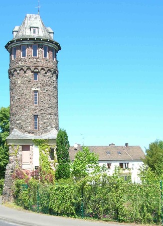 Auch neben dem Mäuseturm lebten Kriegsgefangene. Sie wurden in den benachbarten Hefe- und Pappenfabriken eingesetzt. 