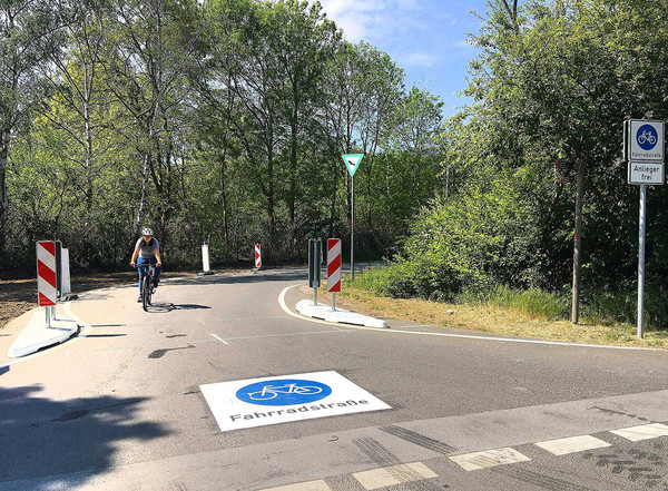 An zahlreichen Stellen werden die Verkehrsführung und die Sicherheit für den Radverkehr verbessert. Foto: Stadt Monheim am Rhein / Stephanie Augustyniok