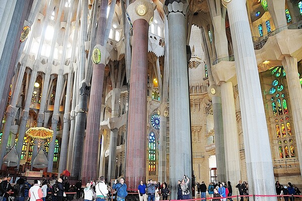 Die imposante Kathedrale Sagrada Familia in Barcelona befindet sich seit über 140 Jahren im Bau und ist auch Teil des VHS-Vortrages am Freitag, 1. Dezember. Foto: Manfred Klein