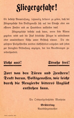 ein alter Handzettel in altdeutscher Schrift mit der Überschrift "Fliegergefahr"