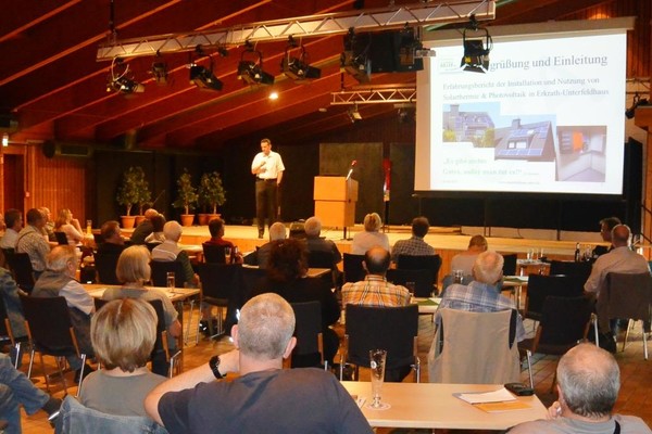 Rund 40 Bürger informierten sich im Bürgerhaus Baumberg zum Thema Solarenergienutzung. Foto: Georg Kruhl