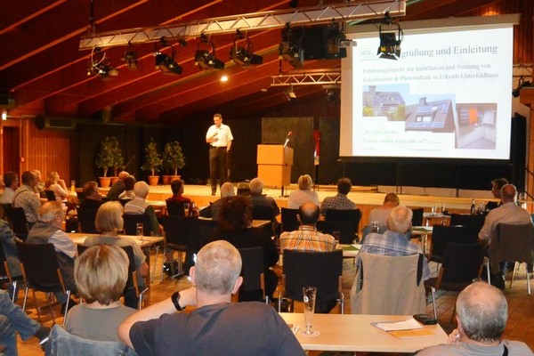 Rund 40 Bürger informierten sich im Bürgerhaus Baumberg zum Thema Solarenergienutzung. Foto: Georg Kruhl