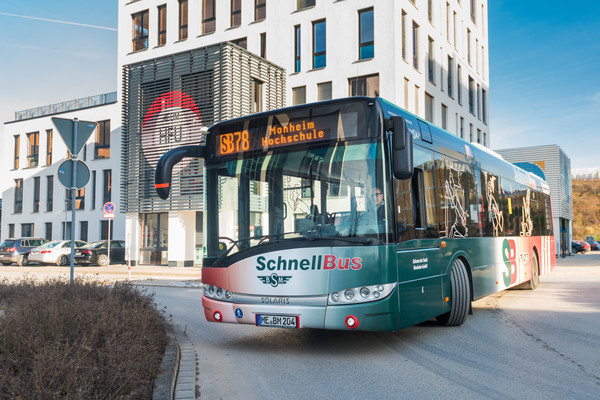 Die Schnellbus-Linie 78 fährt künftig bis zum Neubaugebiet am Berghausener Blumentopf. Foto: Tim Kögler