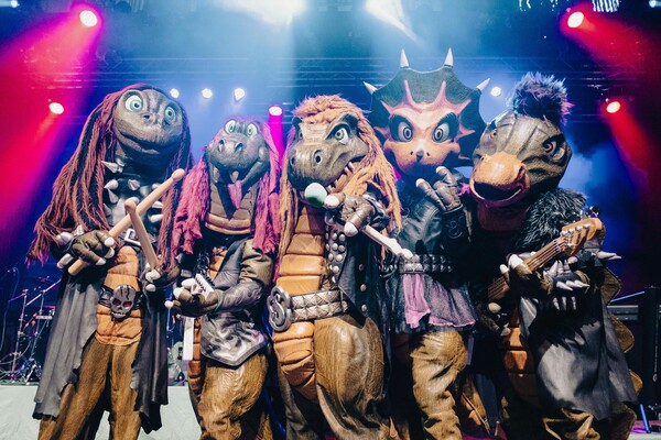Die Dino-Metal-Band Heavysaurus eröffnet am Samstag um 11 Uhr die Sojus-7-Bühne auf dem Eierplatz. Foto: Jens Vetter