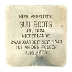 Stolperstein mit der Inschrift: Hier arbeitete Guij Boots, JG. 1924, Niederlande, Zwangsarbeit seit 1943, Tot an den Folgen 4.10.1943