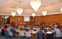 Blick in den Ratssaal bei einer Sitzung