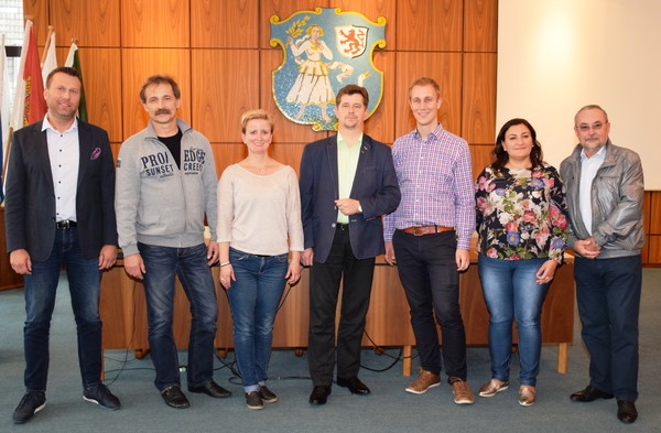 Die Delegation aus Malbork mit Bürgermeister Marek Charzewski (Mitte) an der Spitze wurde von seinem Amtskollegen Daniel Zimmermann (3. v. r.) im Ratssaal empfangen. Foto: Norbert Jakobs