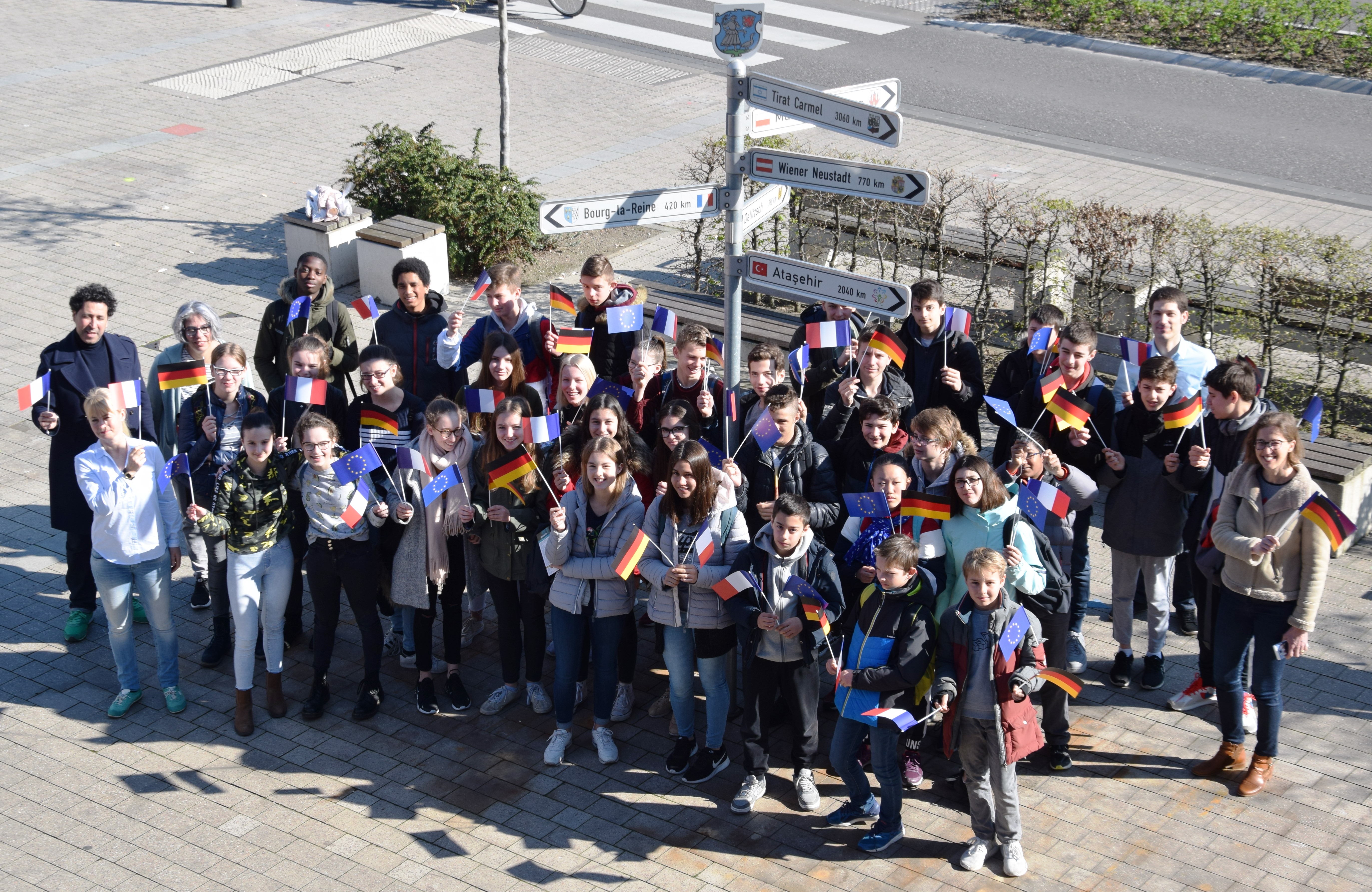Schülerinnen und Schüler aus Bourg-la-Reine in Monheim am Rhein